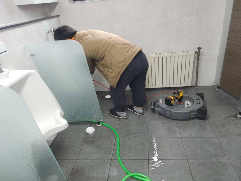 인천 하수구막힘 증상별 원인과 집에서 먼저 해볼 것